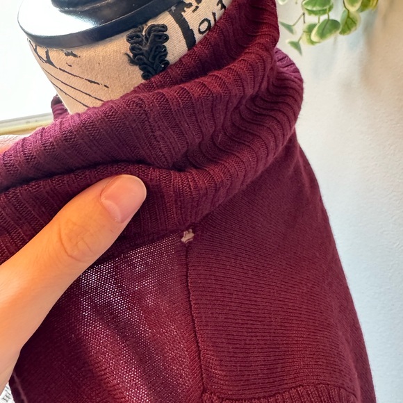 Maroon sweater - Picture 2 of 3